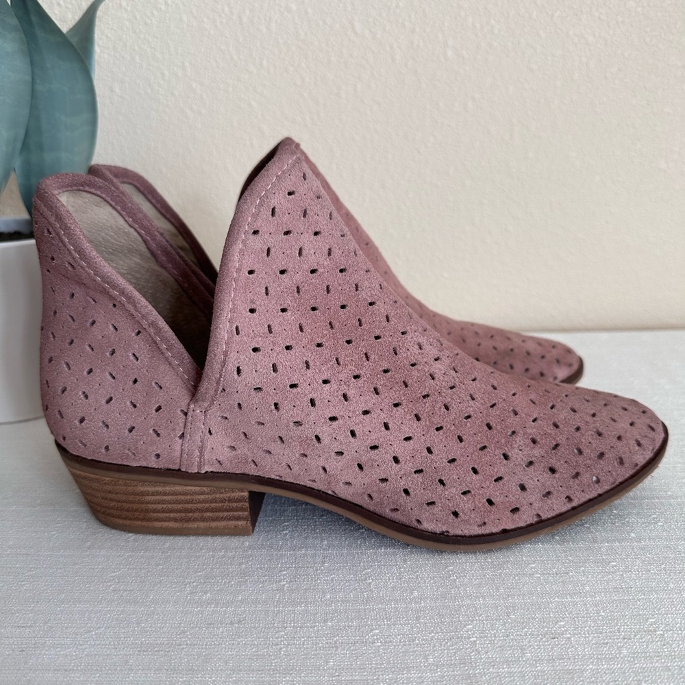 Lucky Brand Baley Mauve Perforated Casual Heeled Ankle Booties Women’s 10M - Picture 1 of 12